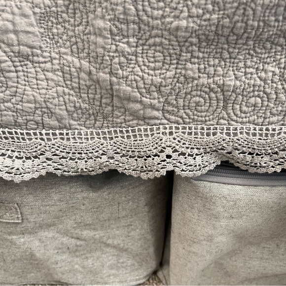 Martha Stewart Crochet Ruffle Quilt - Picture 4 of 6